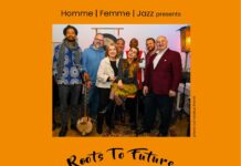 International Jazz Day/ Diplomatische Akademie Wien Das Bild zeigt einen orange farbenen Flyer mit der Information zur Veranstaltung, Ort, Datum und teilnehmende Musikerinnen und Musiker.