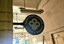 Sfântu Gheorghe, Treffpunkt europäischer Kulturen / Kulturforum Bukarest Das Bild zeigt das Logo des neuen Zentrums für europäische Kulturprojekte während der Restaurierung der Tabakfabrik.