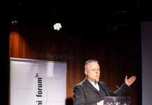 Vortrag Marcus Stiglegger/ Kulturforum Laibach Das Bild zeigt Marcus Stiglegger bei seinem Vortrag