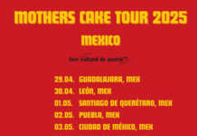 Mother’s Cake Konzerttournee / Kulturforum Mexiko Im Vordergrund drei Bandmitglieder, Auflistung der Daten der Konzerttournee auf rotem Hintergrund.