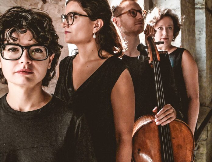 KFParis Das Bild zeigt die 4 Mitglieder des Quartetts : Susanne Schäfer, Eszter Kruchió, Sara Marzadori, Bas Jongen