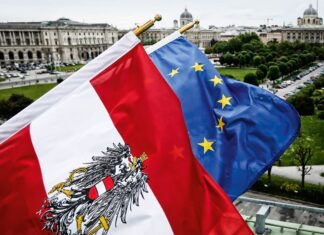30 Jahre Österreich in der EU / Kulturforum Zagreb Das Bild zeigt die österreichische Flagge und die Flagge der Europäischen Union die auf Wien blicken.