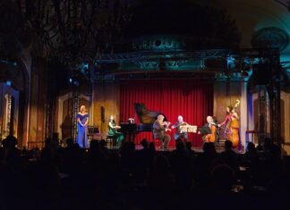 3 Schubertiaden / Generalkonsulat München Das Bild zeigt die Sopranistin Julia Sturzlbaum begleitet von der Pianistin Maharani Chakrabarti und dem Voyager Quartett.