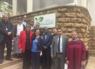 Konferenz in Marokko / Task Force Dialog der Kulturen Das Bild zeigt die Delegation vor dem ökumenisch-theologischen Institut Rabat.