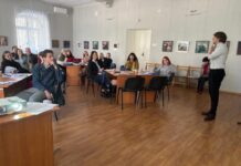 Österreich-Tage in Chisinau / Botschaft Chisinau Das Bild zeigt den Vortrag von Matthias Leichtfried vor Publikum in der Nationalbibliothek.