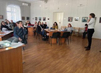 Österreich-Tage in Chisinau / Botschaft Chisinau Das Bild zeigt den Vortrag von Matthias Leichtfried vor Publikum in der Nationalbibliothek.