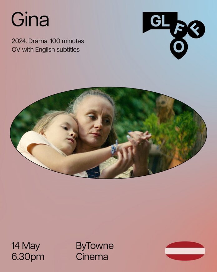 ÖBOttawa Das Bild zeigt einen weichen Farbverlauf im Hintergrund, der von hellblauen zu rötlichen Tönen übergeht. Im Mittelpunkt des Bildes steht in großer, schwarzer Schrift der deutsche Slogan „Ganz großes Kino“, der als zentrales Motto des Festivals dient. Links oben ist in kleiner schwarzer Schrift „German Language Film Festival Ottawa – 2025 Edition“ zu lesen. Direkt darunter sind die Flaggen von Österreich, Deutschland und der Schweiz abgebildet, stellvertretend für die drei präsentierenden Länder. Rechts oben befindet sich in kleiner Schrift der Hinweis „Proudly presented by the Embassies of Austria, Germany, and Switzerland“, daneben das Logo des Festivals mit den Buchstaben „GLFFO“. Am unteren Bildrand sind die Veranstaltungsdaten „7, 14 & 21 May“ vermerkt, sowie die Logos der ByTowne Cinema, der österreichischen, deutschen und schweizerischen Botschaft in Ottawa, des austrian cultural forum und des Goethe-Instituts.