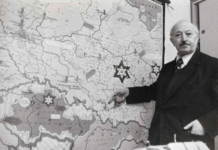 Yom HaShoah-Gedenkveranstaltung / Kulturforum Tel Aviv Das Bild zeig Simon Wiesenthal vor einer historischen Landkarte