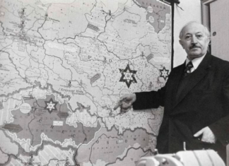 Yom HaShoah-Gedenkveranstaltung / Kulturforum Tel Aviv Das Bild zeig Simon Wiesenthal vor einer historischen Landkarte