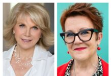 Historikerin Anne Sebba und Journalistin Rosie Goldsmith / Kulturforum London Das Bild zeigt links ein Porträt von Anne Sebba, die in einer weißen Bluse direkt in die Kamera lächelt. Rechts ist ein weiteres Porträt von Rosie Goldsmith, der Moderatorin, die ebenfalls freundlich lächelt. Sie trägt eine rote Jacke und eine schwarze Brille.