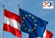 Wendepunkte in Österreichs Geschichte / Kulturforum Paris Das Bild zeigt die österreichische, die französische und die EU-Flagge wehend im Wind.