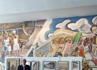 Ausstellung / Botschaft Brasilia Das Bild zeigt Botschafter Dr. Stefan Scholz vor Werken der Otto Wagner Ausstellung.