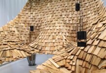 We the Bacteria / Kulturforum Mailand Das Bild zeigt die Struktur aus Holz.