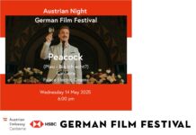 Deutschsprachiges Film Festival Australien / Botschaft Canberra Das Bild zeigt das Plakat des Festivals mit der Ankündigung des Films „Pfau- bin ich echt“