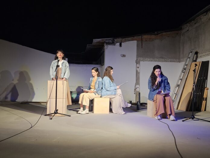 Bild: Eleni Angastiniotou ) Szenische Lesung mit Niki Dragoumi, Marina Mandri, Loukia Pieridou, Mirsini Christodoulou