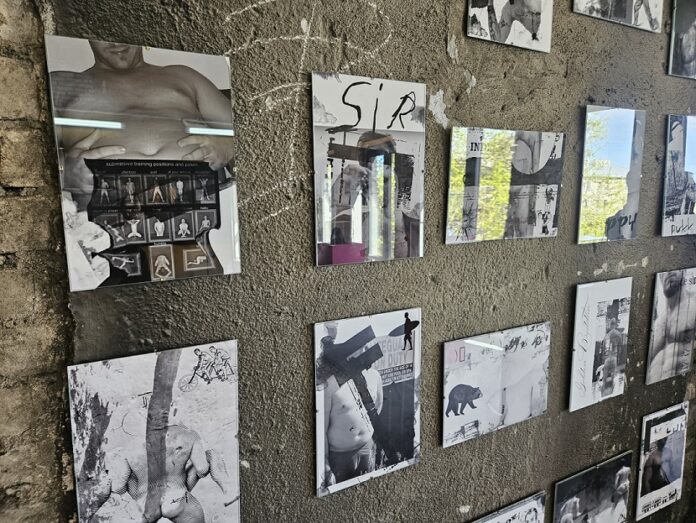 Bild: © tallinn.bearty Das Bild zeigt ein Werbeplakat der Ausstellung „Life in Lust“. Es zeigt drei Männer mit Bärten und den Titel des Festivals.