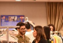 Sustainable Fashion Futures / Kulturforum Washington und Botschaft Washington Das Bild zeigt mehrere Gäste während des nachhaltigen Kleidertauschs an der Österreichischen Botschaft Washington.