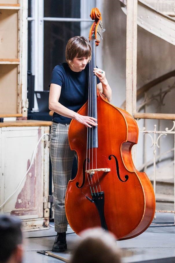 Bild: Georg Cizek-Graf Helene Glüxam mit dem Cello.