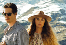 Cari Cari beim 32. IKSV Jazz Festival / Kulturforum Istanbul Das Bild zeigt das österreichische Duo Cari Cari, bestehend aus Stephanie Widmer und Alexander Köck, vor der Kulisse einer verschneiten Berglandschaft.