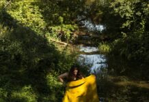 Stripes and Stories! / Botschaft Stockholm Das Bild zeigt ein Werk der österreichischen Künstlerin Janine Maria Schneider