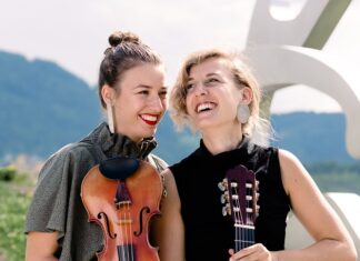 Duo Sonoma / Kulturforum Sarajewo Das Bild zeigt die beiden Musikerinnen mit ihren Instrumenten.