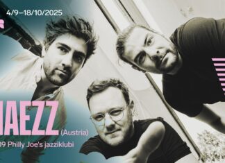 HAEZZ beim Jazzfestival in Estland / Botschaft Tallinn Das Bild zeigt drei Musiker, Tobias Vedovelli, Štěpán Flagar und Martin Eberle.