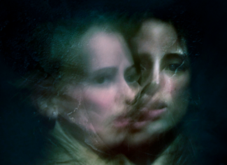 Ausstellung / Kulturforum Mailand Das Bild zeigt 2 Gesichter