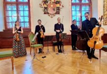 Wiener Kammersymphonie in Riga / Botschaft für Lettland Das Bild zeigt das fünfköpfige Streichquintett „Wiener Kammersymphonie“.