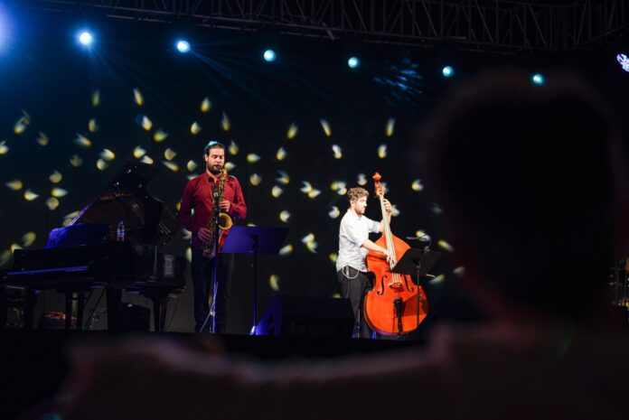 HAEZZ und Rona NISHLIU (Veranstalterin) – Hauptbühne Mitrovica International Jazz Days