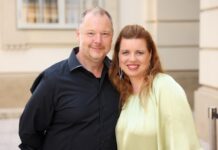 Jazz Meets Strauss in Rom / Botschaft Rom Das Bild zeigt die Pianistin und den Schlagzeuger.