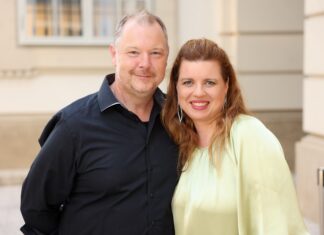 Jazz Meets Strauss in Rom / Botschaft Rom Das Bild zeigt die Pianistin und den Schlagzeuger.