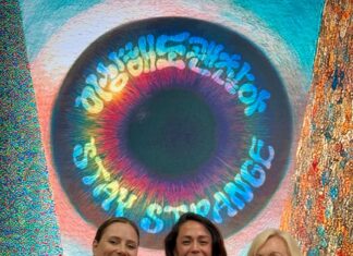 Jury Award für österreichischen Film Ever After / Botschaft Seoul Das Bild zeigt Fr. Helen Hideko und Fr. Clara Maria Bacher bei der Entgegennahme des Bucheon Choice: Jury’s Choice for Shorts im Rahmen des Bucheon International Fantastic Film Festivals.