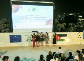 Europäisches Filmfestival / Botschaft Amman Das Bild zeigt die Regisseurin und die Diskussionspartnerinnen auf der Bühne.