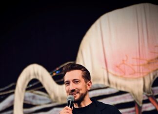 Filmfestival in Neuseeland / Botschaft Canberra Das Bild zeigt Regisseur Bernhard Wenger bei seinem Vortrag in Auckland.