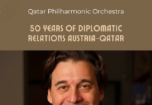 50 Jahre Diplomatische Beziehungen Österreich Katar  / Botschaft Doha Es ist das Plakat der Veranstaltung zu sehen.