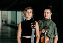 Duo Sonoma in Buenos Aires  / Botschaft Buenos Aires Das Bild zeigt die Schwestern Mira und Sara Gregorič mit ihren Instrumenten.