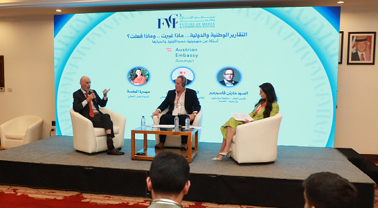 Bild: Center for Defending Freedom of Journalists (CDFJ) Das Bild zeigt Martin Wassermair, Generalsekretär von Reporter ohne Grenzen Österreich, während seines Panels im Rahmen des Future of Media and Communications Forum in Amman.