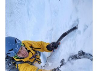 Bergfilmfestival in Bansko / Kulturforum Sofia Martin Sieberer wie er über Eis klettert.
