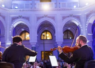 Auner Quartett / Kulturforum Sarajewo Das Bild zeigt das Auner Quartett bei seinem Auftritt im Rathaus von Sarajevo mit dem Publikum im Hintergrund