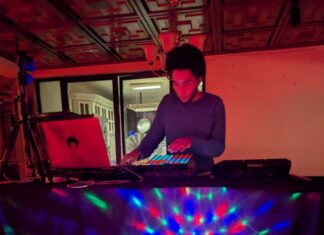 Kimyan Law in Äthiopien / Botschaft Addis Abeba Das Bild zeigt Kimyan Law bei seinem Auftritt.