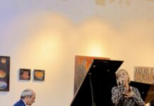 Konzert / Botschaft Dakar Das Bild zeigt Valerie Sajdik und Cédric Chauveau bei ihrem Auftritt in Dakar am 24. Oktober.