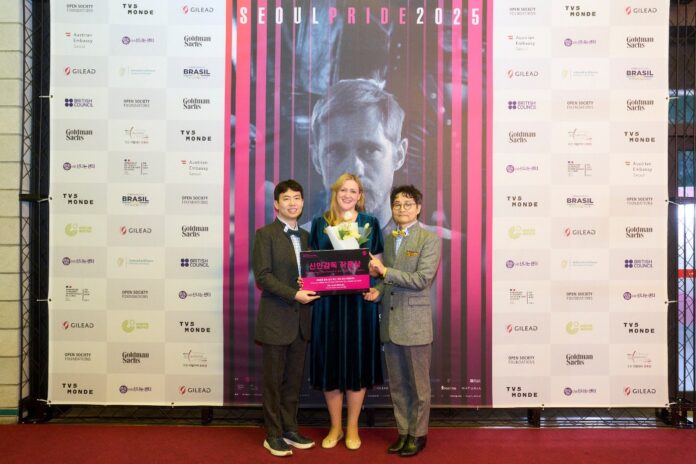 Botschafterin Eva Marie Russek bei der Verleihung des Best Feature Film Awards .