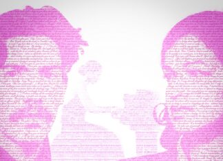 HIDDEN VOICES / Kulturforum Berlin Das Bild zeigt eine künstlerische, in Pinktönen gehaltene Typografie-Collage. Aus dicht aneinandergereihten Textzeilen formen sich die Silhouetten zweier Köpfe im Vordergrund sowie einer Person, die am Klavier sitzt. Die Figuren sind nur durch ihre Umrisse und Schattierungen aus Text erkennbar, während der Hintergrund weiß bleibt. Insgesamt vermittelt die Komposition einen poetischen, fast träumerischen Eindruck, bei dem Schrift sowohl Bild als auch Struktur bildet.