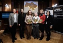 Echos von Wien / Ukraine Office Austria /OeAD-Kooperationsbüro Lemberg Auf dem Foto sind Andreas Wenninger, Yevheniia Rebrova, Oleksandra Saienko, Diana Klochko, Oleksandra Romaniuk und Oksana Illnar-Vusyk zu sehen.