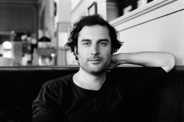 Das Bild zeigt den Filmemacher Bernhard Hetzenauer.