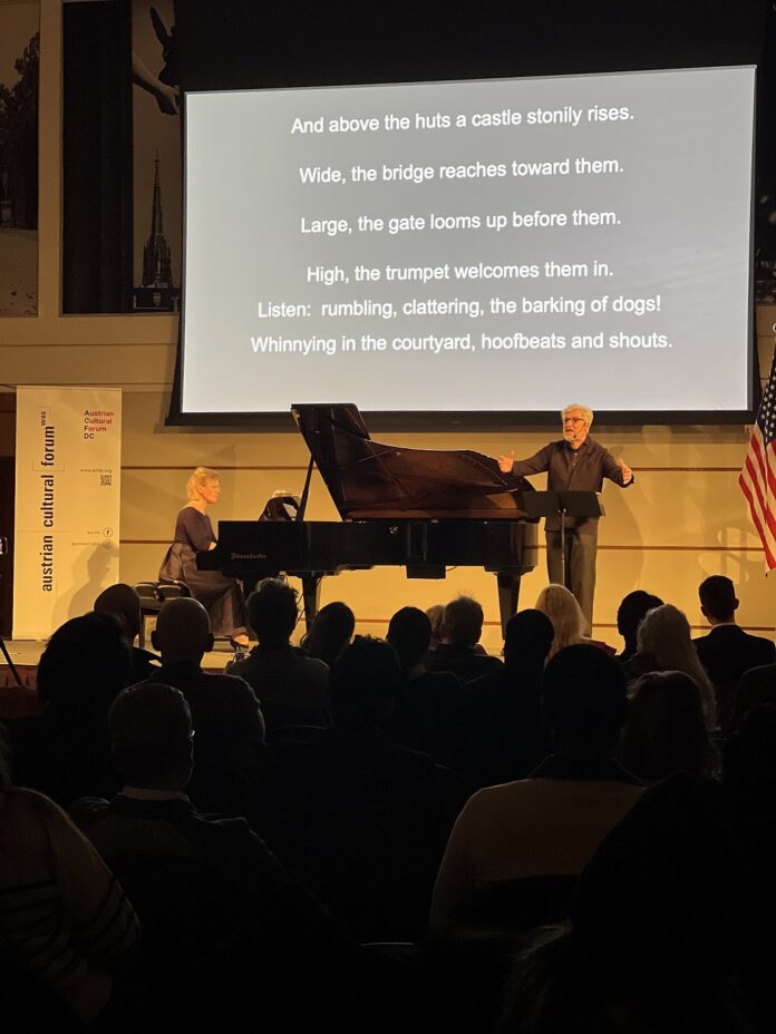 Das Bild zeigt die Pianistin Senka Brankovic und den Schauspieler Helmut Mooshammer während der Aufführung an der Österreichischen Botschaft Washington.