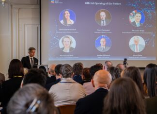 Wissenschaftsdiplomatie mit der Ukraine / Ukraine Office Austria, Sektion V/OeAD-Kooperationsbüro Lemberg Auf dem Foto begrüßt Abteilungsleiter Alexander Wojda die Teilnehmenden im Namen des Ukraine Office Austria und des Österreichischen Außenministeriums