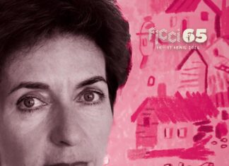 Ruth Beckermann-Retrospektive / Botschaft Bogota Das Bild zeigt ein Schwarz-Weiß Porträt der Filmemacherin Ruth Beckermann vor einem pinken, grafischen Hintergrund. Hervorgehoben wird die Retrospektive ihrer Filme im Rahmen des Festival Internacional de Cine de Cartagena de Indias sowie in der Cinemateca de Bogotá