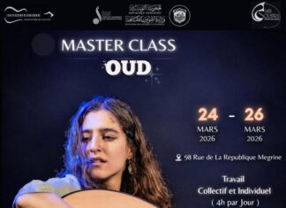 Avin Ahmadi / Botschaft Tunis Das Plakat für die Ankündigung der Meisterklassen zeigt Avin Ahmadi sitzend mit ihrem Instrument.