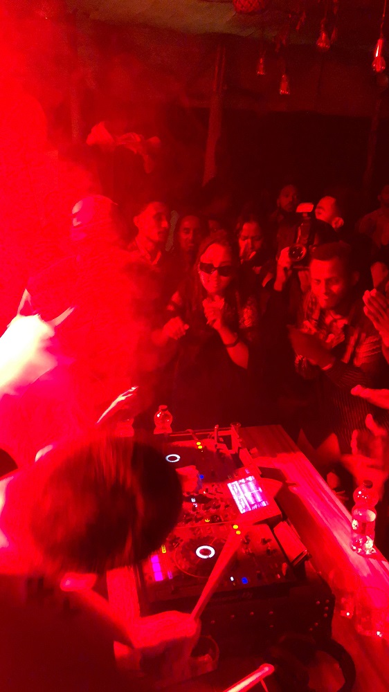 © Andi Stecher Das Bild zeigt Herrn Stecher bei seinem Konzert bei Unity in Beats.